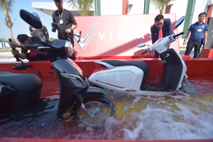 Xe máy điện VinFast đạt chuẩn chống nước, chống bụi gì?