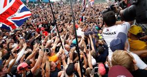 "Hộ chiếu vắc xin" sẽ đưa người hâm mộ F1 trở lại các trường đua?