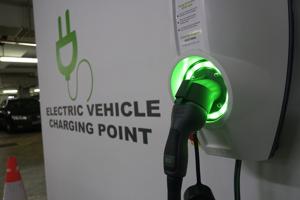 Việt Nam có thể học hỏi gì từ kinh nghiệm phổ cập xe điện của Singapore?