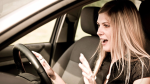 Cách xử lý khi ô tô đột ngột tăng tốc