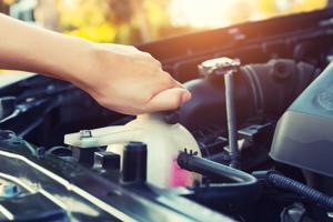 Cách kiểm tra mức nước làm mát động cơ xe ô tô