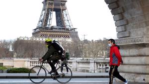 Người dân Pháp được chính phủ phát tiền nếu từ bỏ ô tô cũ