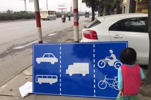 Ô tô con có được đi vào làn đường của xe khách không?