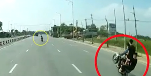 Hà Nội: Phóng nhanh, lạng lách, hai cô gái bị xe taxi tông hất tung