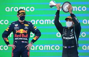 Chặng 4 F1: Chiêu gì đã giúp Hamilton “đả bại” Verstappen?