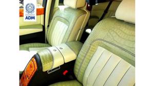 Chiếc xe Rolls-Royce Phantom bị thu giữ vì trang trí nội thất bằng da cá sấu