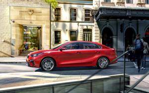 Hàng loạt ô tô giảm giá kích cầu, nhiều biện pháp “giải cứu” được đề xuất