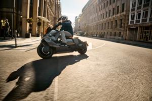BMW ra mắt scooter điện tương lai CE 04 giá khởi điểm 11,795 USD