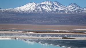 Các nhà sản xuất ô tô hàng đầu nghiên cứu tác động môi trường của việc khai thác lithium