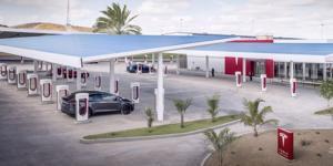 Xe điện VinFast có thể “cắm sạc” vào hệ thống sạc Supercharger của Tesla?