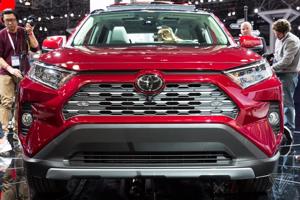 Toyota âm thầm vận động để Mỹ chậm áp dụng chính sách xe điện