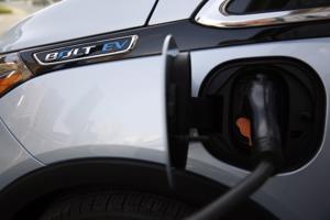 GM triệu hồi toàn bộ xe điện Bolt