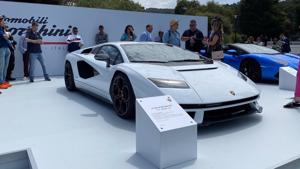 Lamborghini chưa sẵn sàng từ bỏ động cơ V12