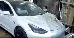 Tesla tiếp tục gặp ác mộng ở Trung Quốc: Model 3 đâm vào tường và đổ lỗi cho “chân phanh”