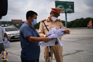 Hà Nội: Yêu cầu kiểm tra tất cả xe luồng xanh qua chốt cửa ngõ
