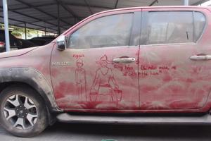 Bạn không nên làm gì khi xe ô tô bị bụi bẩn?