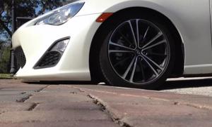 Những lưu ý khi xe ô tô bị cạ gầm