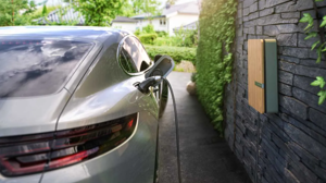 Anh có thể cấm sạc xe điện trong giờ cao điểm