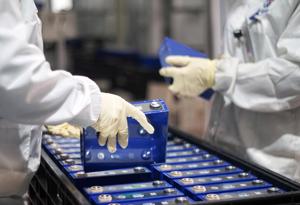 Các nhà sản xuất ô tô mạnh tay đầu tư công nghệ mới tạo ra pin lithium “xanh hơn”