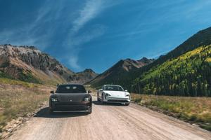 Porsche triệu hồi Taycan giải quyết vấn đề với đèn báo nguy hiểm