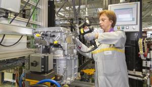 25% lao động ngành ô tô Pháp nguy cơ mất việc làm vì xu hướng xe điện