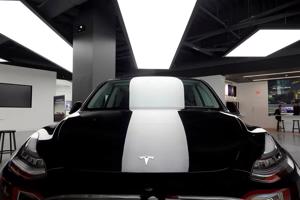 Tesla chính thức đạt vốn hóa thị trường 1 nghìn tỷ USD