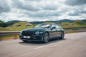 Bentley Flying Spur Hybrid lập kỷ lục mới trong phạm vi sử dụng