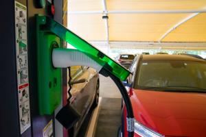 Phân tích: Các nhà sản xuất ô tô toàn cầu sẽ chi 515 tỷ USD cho xe điện và pin