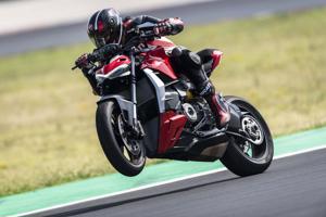 Ducati Streetfighter V2 2022 chính thức trình làng