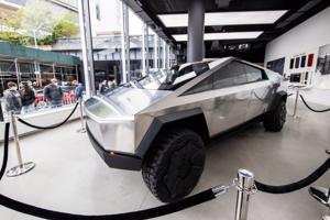 Musk lần đầu “than” về thách thức chuỗi cung ứng