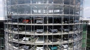 Cuộc chiến giữa Tesla và những "người khổng lồ" trong ngành ô tô: Ai sẽ là “vua"?