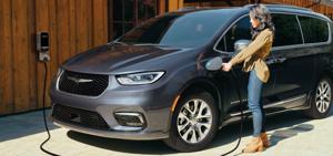 Xe Jeep và Chrysler Plug-In Hybrid có thể sạc siêu nhanh ngay ở nhà