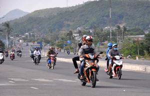 Về quê ăn Tết bằng xe máy cần chuẩn bị những gì?