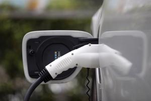 Mỹ bắt đầu hành trình giải ngân 7,5 tỷ USD xây trạm sạc xe điện