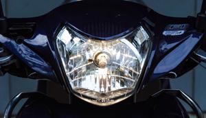 Tại sao đèn xe máy sáng yếu và nguyên nhân