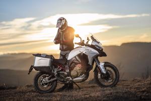 Ducati Multistrada V4 2022 sẽ được trang bị hệ thống treo tự động hạ thấp