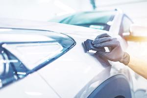 Cách bảo quản và chăm sóc ô tô màu trắng để không bị ố vàng