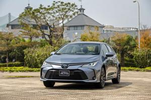 Toyota Corolla Altis mới ra mắt, thêm bản hybrid, giá cao nhất 868 triệu đồng