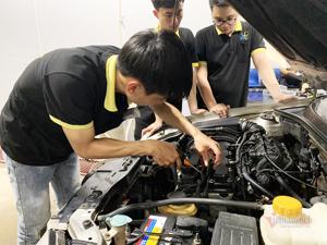 Kinh nghiệm của "tài già "giúp ô tô "ăn xăng như ngửi"