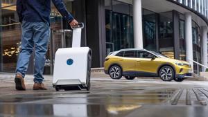 Độc đáo bộ sạc pin xe điện di động có thể kéo đi như va ly