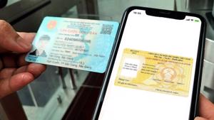 Có cần xuất trình bằng lái xe khi gặp CSGT khi đã có CCCD gắn chip?