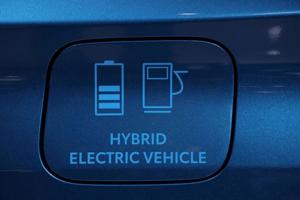 Toyota, Suzuki đẩy nhanh lộ trình sản xuất xe hybrid