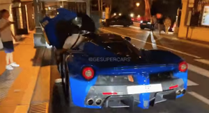 Giao chìa khóa cho nhân viên khách sạn, chủ siêu xe triệu USD Ferrari cực hiếm “khóc ròng”