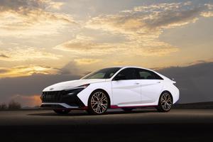 Hyundai triệu hồi nhiều xe Elantra do lỗi túi khí