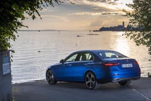 Mercedes-Benz C-Class 2022 có thể bốc cháy nếu nước ngấm vào cốp xe