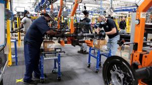 Khó khăn trong cuộc đua tìm kiếm nhân tài trong ngành công nghiệp pin xe điện toàn cầu