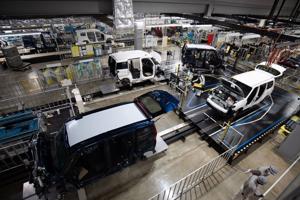 Nhà sản xuất ô tô lớn nhất thế giới ​​cắt giảm mục tiêu sản lượng cả năm do thiếu chip