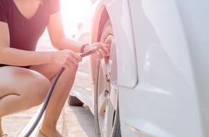 Bạn có biết: Cách thay lốp dự phòng ô tô cho tài xế nữ