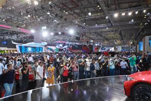 Các hãng liên tục “khoe” xe điện: Người tiêu dùng Việt đã sẵn sàng lựa chọn?