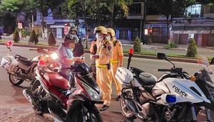 Bạn có biết: Người dân có quyền được xem, kiểm tra chuyên đề của Cảnh sát giao thông?